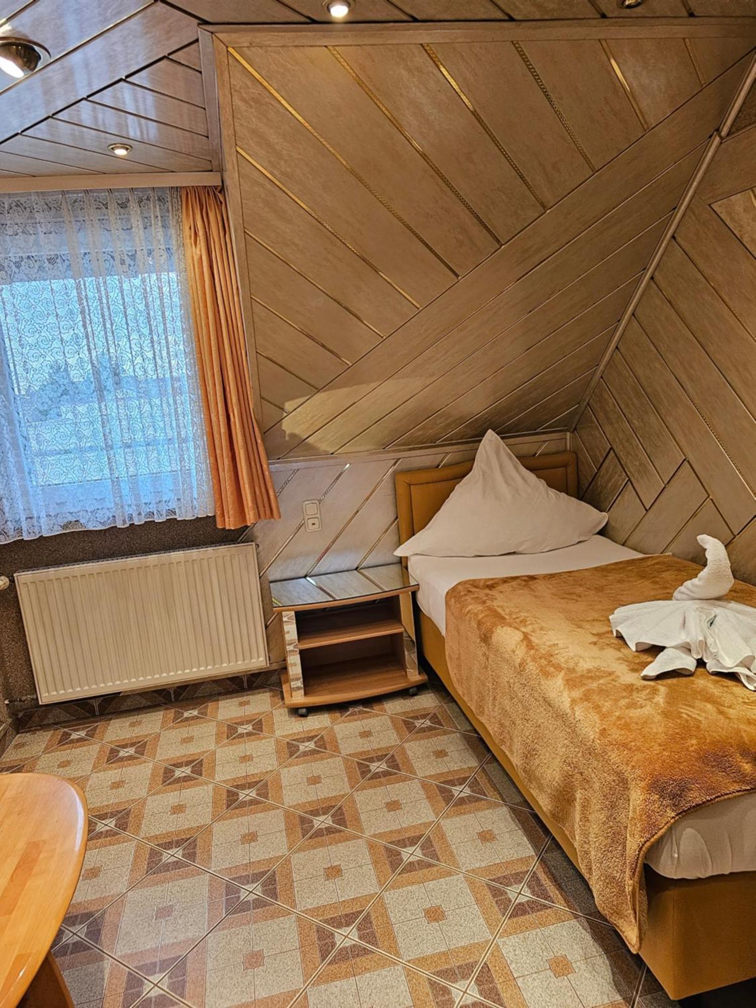 Hotel Tenne Viernheim Esterno foto