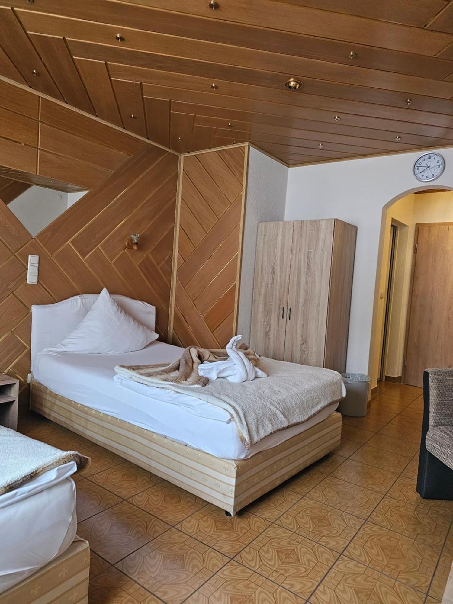 Hotel Tenne Viernheim Esterno foto